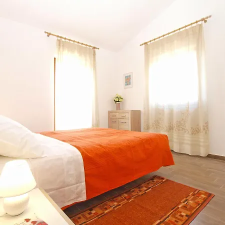 Apartment Lorena1611 * Pula