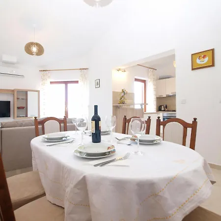 Apartment Lorena1611 * Pula