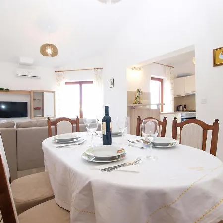 Apartment Lorena1611 *